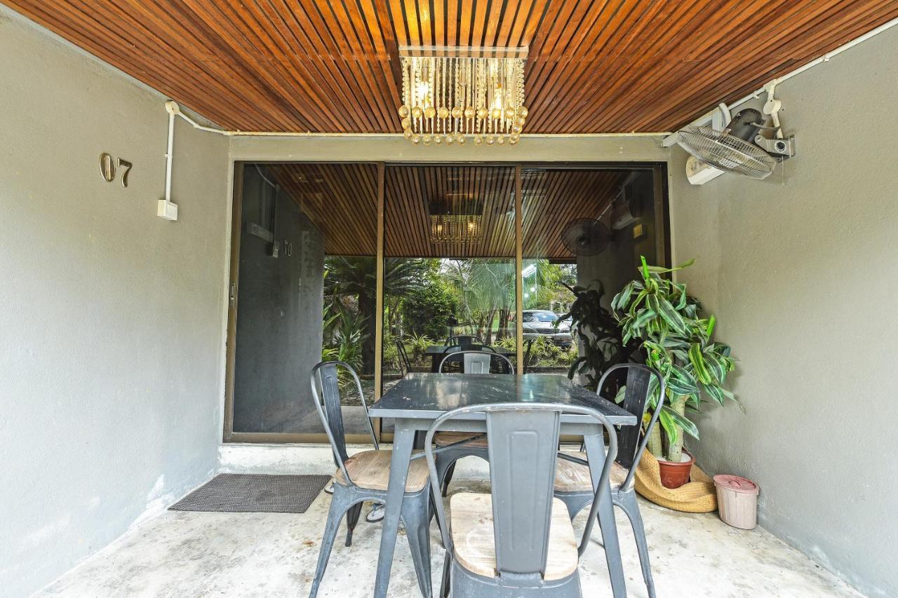 Oyo 90636 Teratak Zakiah Chalet Jerantut Dış mekan fotoğraf