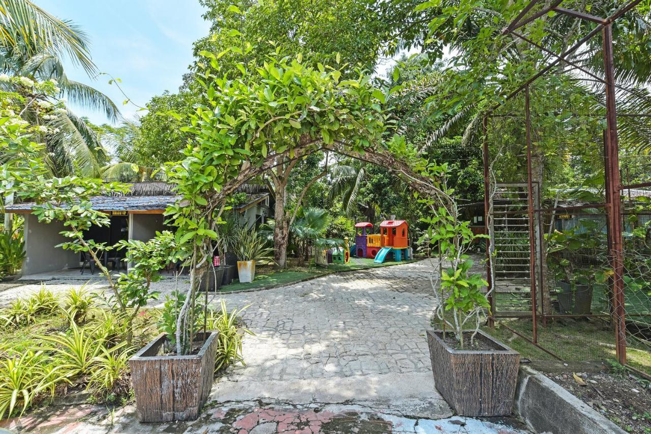 Oyo 90636 Teratak Zakiah Chalet Jerantut Dış mekan fotoğraf
