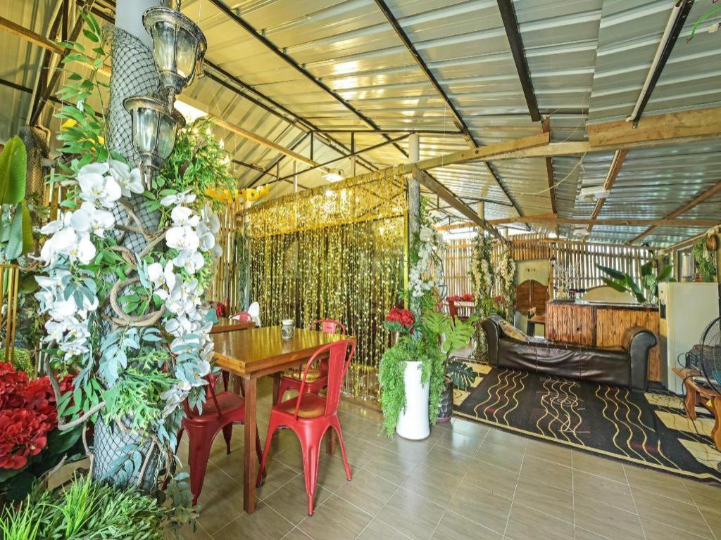 Oyo 90636 Teratak Zakiah Chalet Jerantut Dış mekan fotoğraf