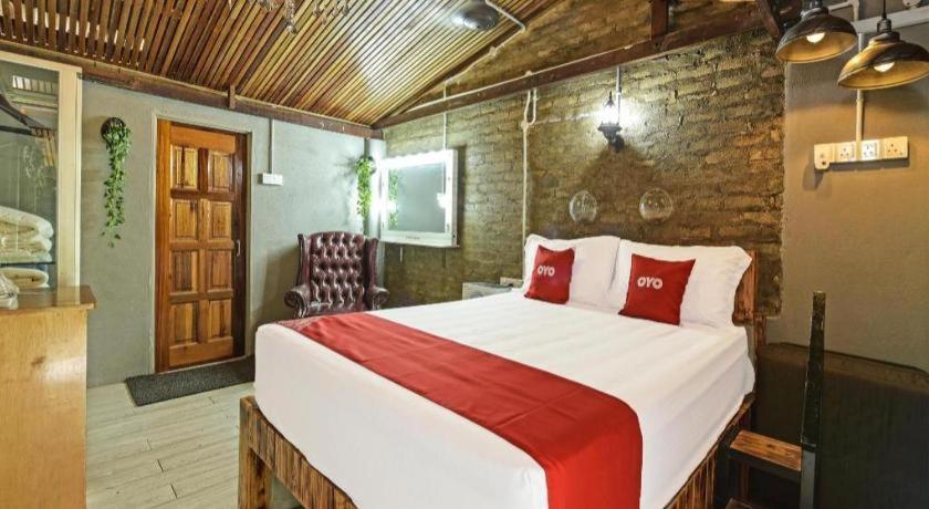 Oyo 90636 Teratak Zakiah Chalet Jerantut Dış mekan fotoğraf