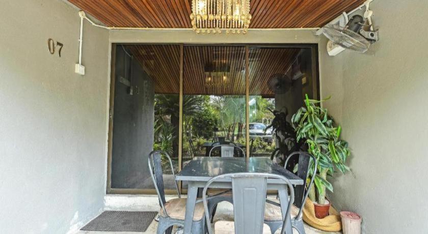 Oyo 90636 Teratak Zakiah Chalet Jerantut Dış mekan fotoğraf